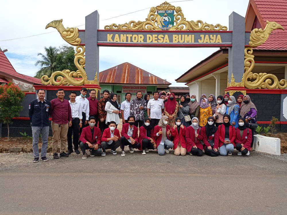 Pelatihan Desain Kemasan dalam rangka pengabdian masyarakat oleh Politeknik Negeri Tanah Laut